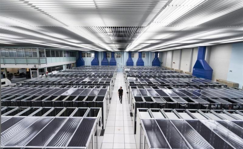 Racks of servers at the CERN Data Centre (Image: CERN)